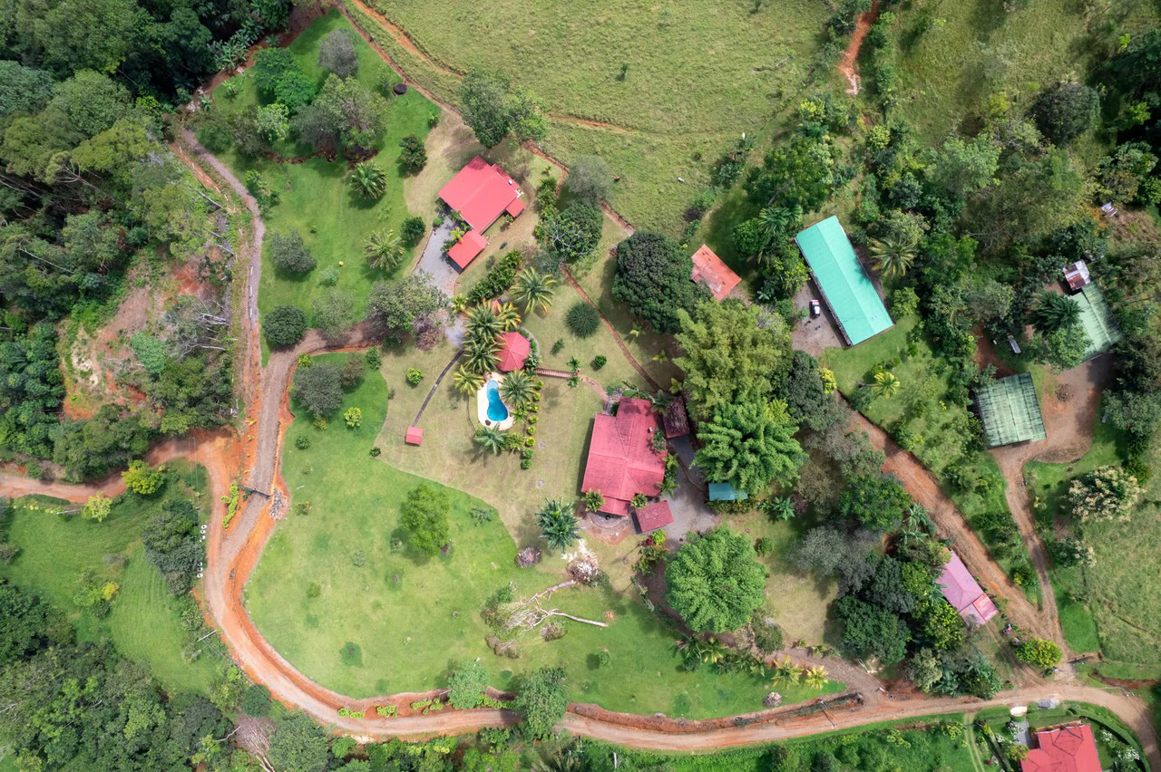 5 Bedroom Mountain Retreat Minutes from the Beach Platanillo Costa Rica - Gallery image 46