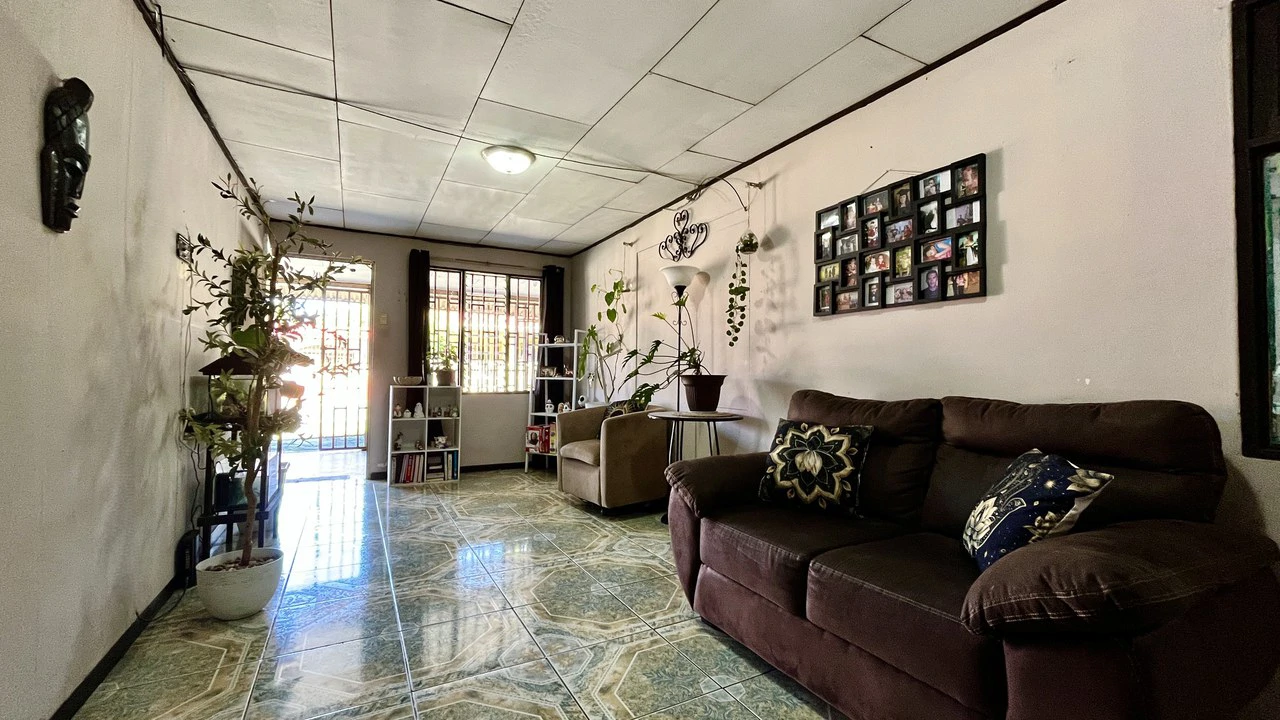 FOR SALE: 2,152 SQFT HOME IN BARRIO UNESCO, PEREZ ZELEDON: PRIME LOCATION 3 MINUTES FROM DOWNTOWN - Gallery image 7