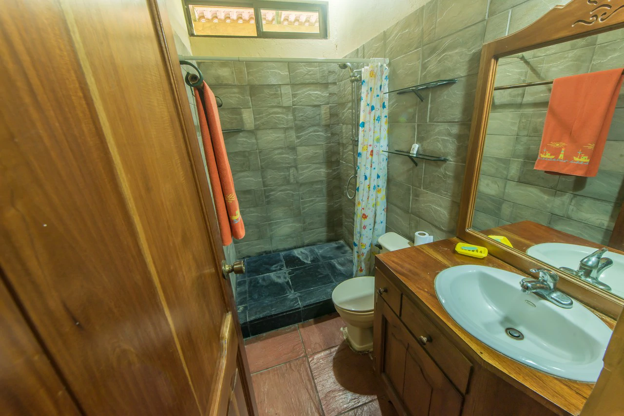 Top Money-Maker Commercial center downtown Samara, all rented,  250m from the beach - Gallery image 33