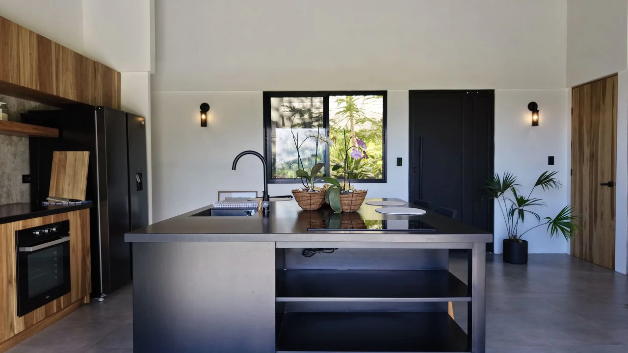 Mountain and Countryside House For Sale in Santa Elena - Gallery image 13