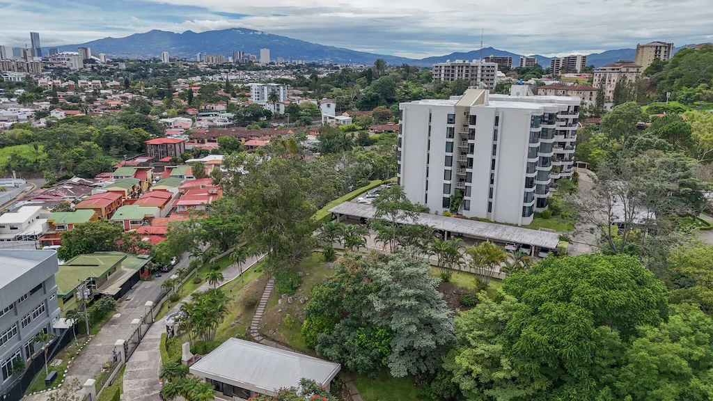 Apartment For Sale in San Rafael