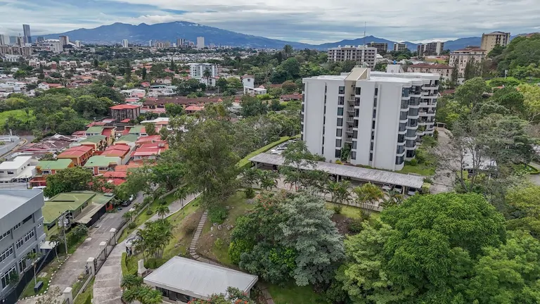 Apartment For Sale in San Rafael