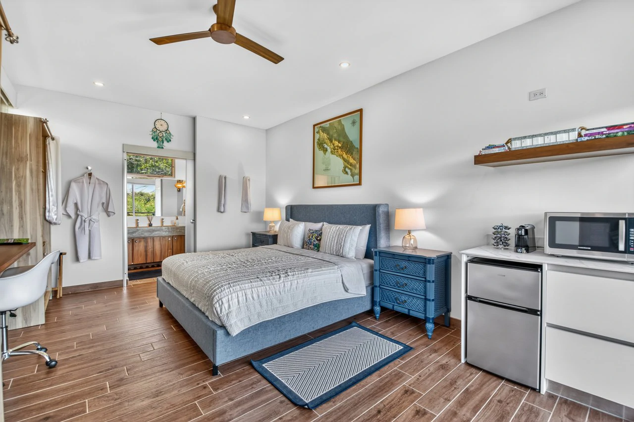 Casa Pochote: Artisan Luxury Villa in Tamarindo | Pool, Jacuzzi & Langosta Beach Club Membership Included - Gallery image 36