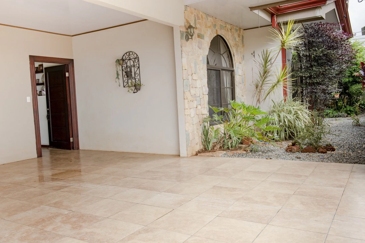 Costa Rican Gem: Spacious 4BR Home with Fruit Trees, Fully Furnished: House For Sale in Pedregoso - Gallery image 19