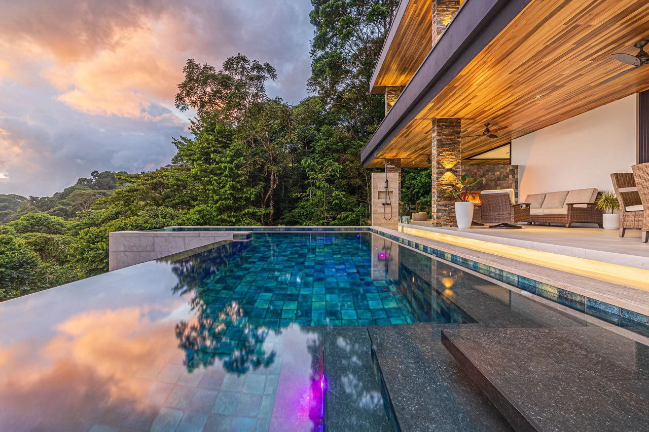 Casa Koules: Architectural 5-Bedroom Oceanview Estate in Prestigious Costa Verde Estates - Gallery image 14