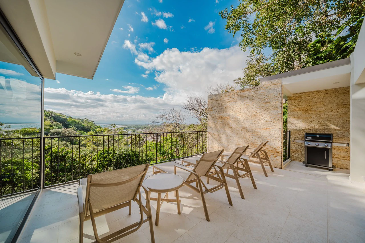 Exceptional Ocean & Jungle-View Estate in a Prestigious Gated Community near Marina Pez Vela - Gallery image 24