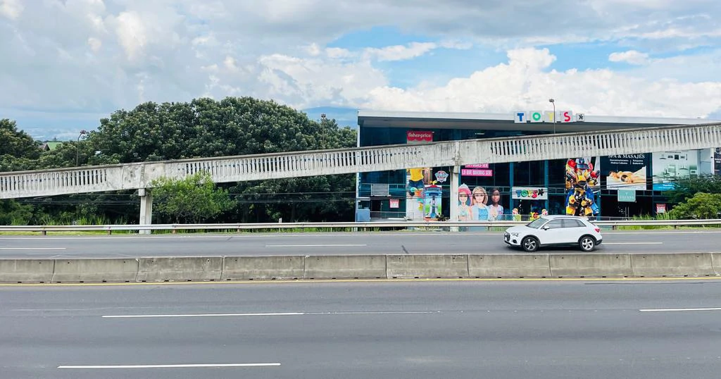 Commercial land for sale in front of Avenida Escazú and Hospital CIMA Costa Rica high capital gains - Gallery image 4