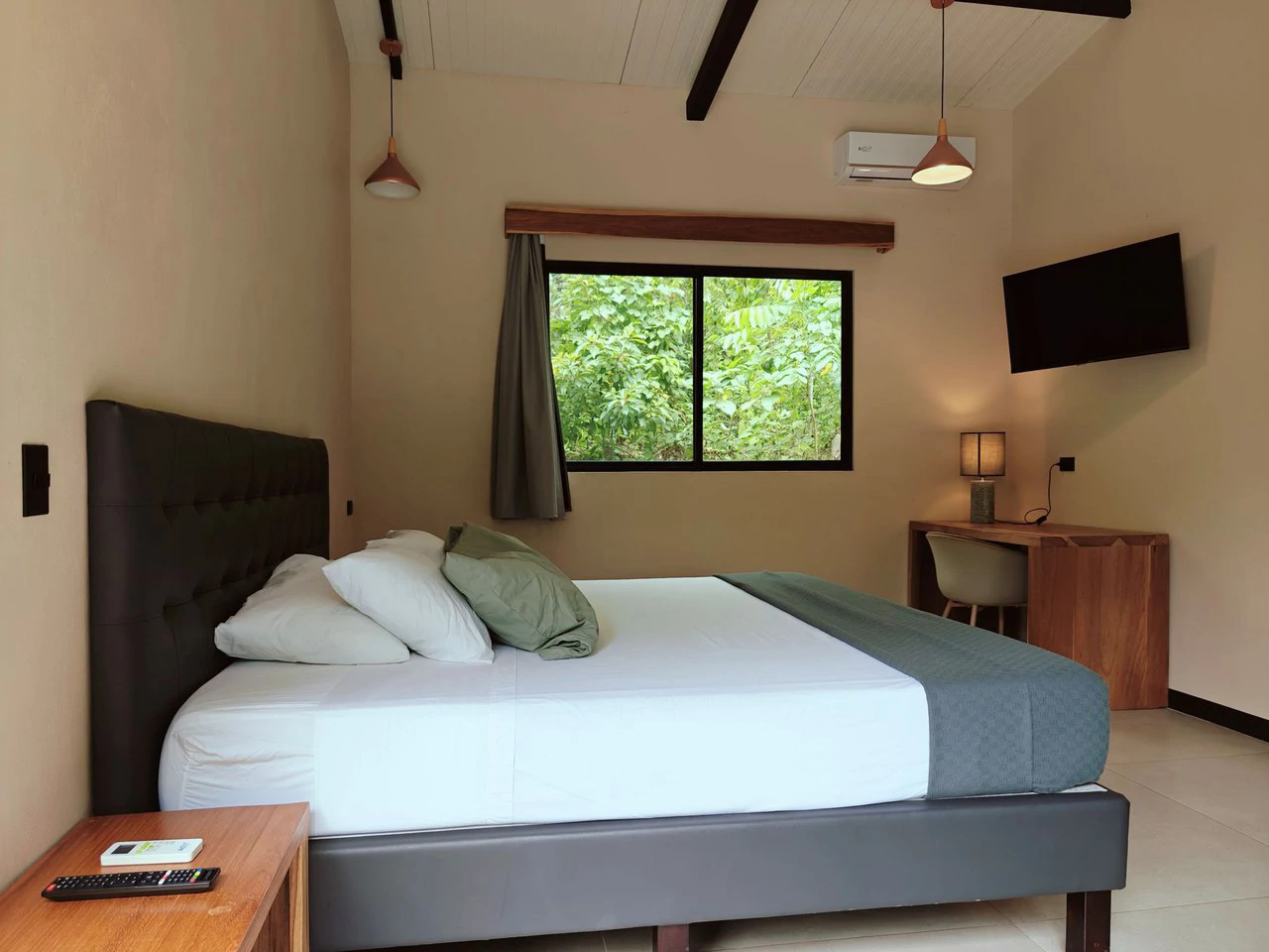 ID 751: Turn-Key Villa with Proven Income Near Cahuita National Park – Main House, Casita, and Stunning Pool on Over Half an Acre - Gallery image 11