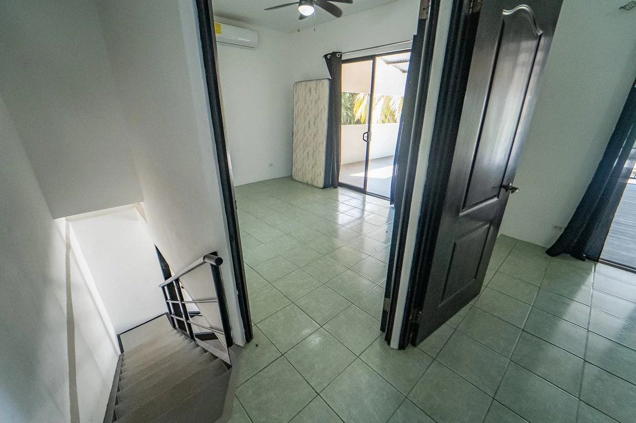 Cantarana Studios: Multiunit Property with tons of Potential - photo 17