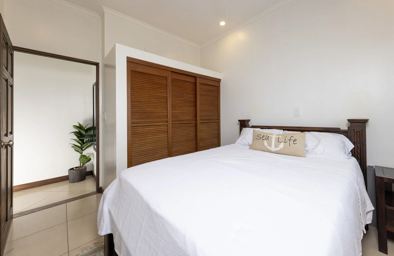 Flamingo Towers 23: Stunning ocean view, vacation home or rental income. - Gallery image 14