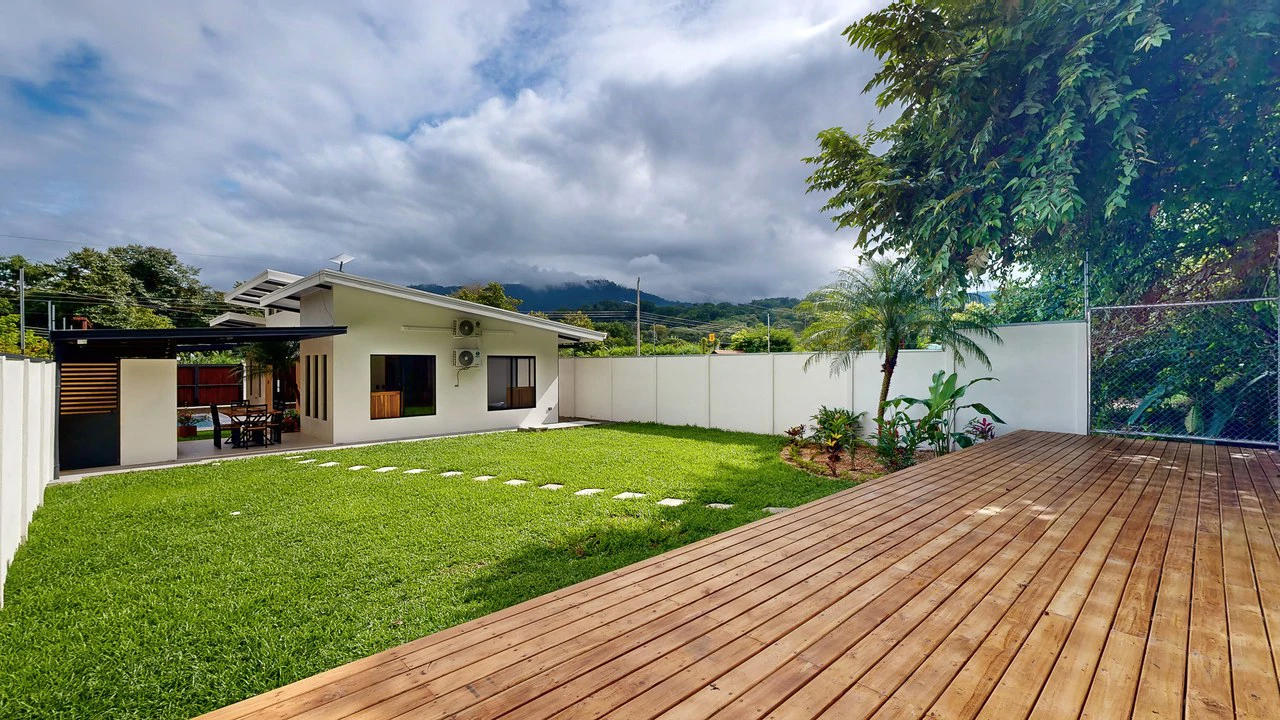 Brand New 3 bed, 2 Bath Home with creek and Jungle views. - Gallery image 23
