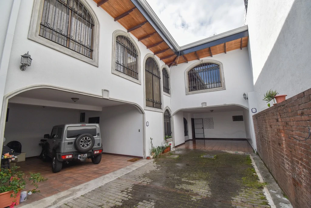 Excelente Oportunidad Propiedad con 2 casas en Trejos Montealegre: House For Sale in Trejos Montealegre - Gallery image 6