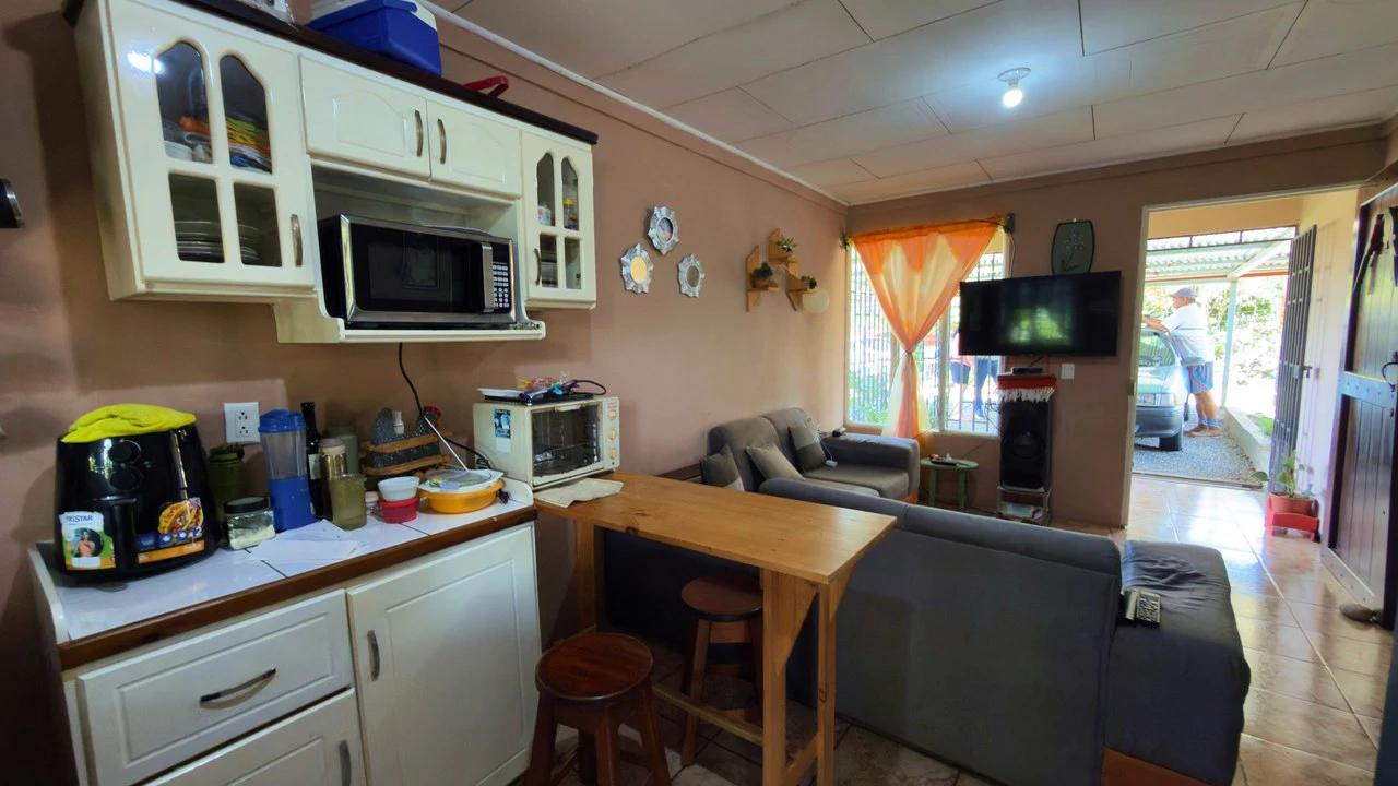 RURAL HOME IN PEACEFUL ENVIRONMENT AT PLAYA VERDE, SANTA ELENA 206 SQM LOT - Gallery image 9