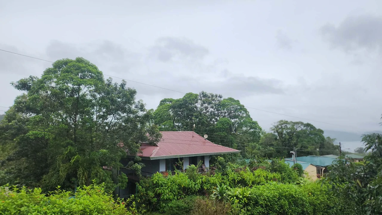 2 Bedroom home with lake and volcano view - photo 2