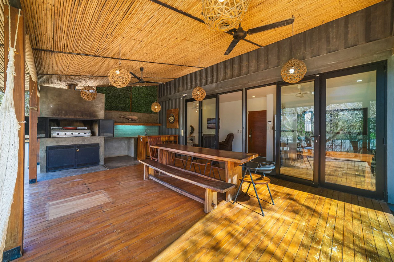 Surfside Container Home: Turnkey 2BR & Mixed-Use Potential - Gallery image 12