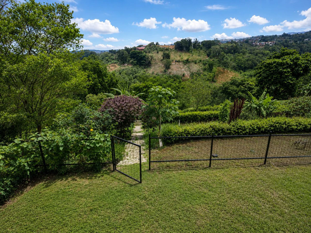 RESIDENCIA TOSCANA: Mountain House For Sale in Grecia - Gallery image 4