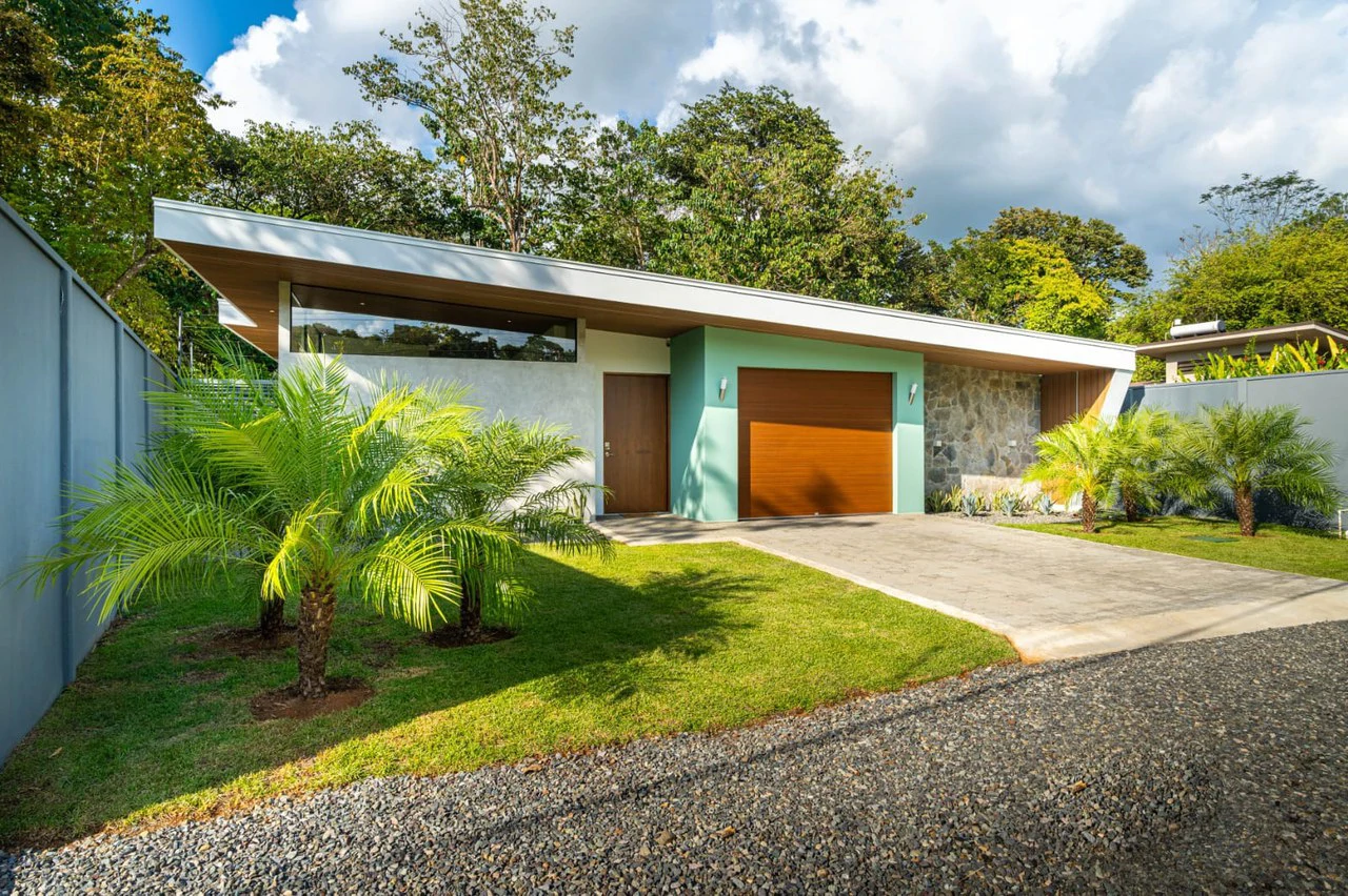 Amazing New Villa Cayman: Solar Powered and Walk to the Beach in Uvita! - Gallery image 25
