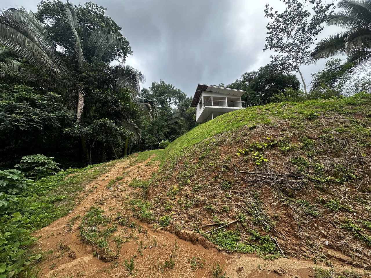 Investment Opportunity in Playa Hermosa – Fixer-Upper with Great Potential! - Gallery image 5