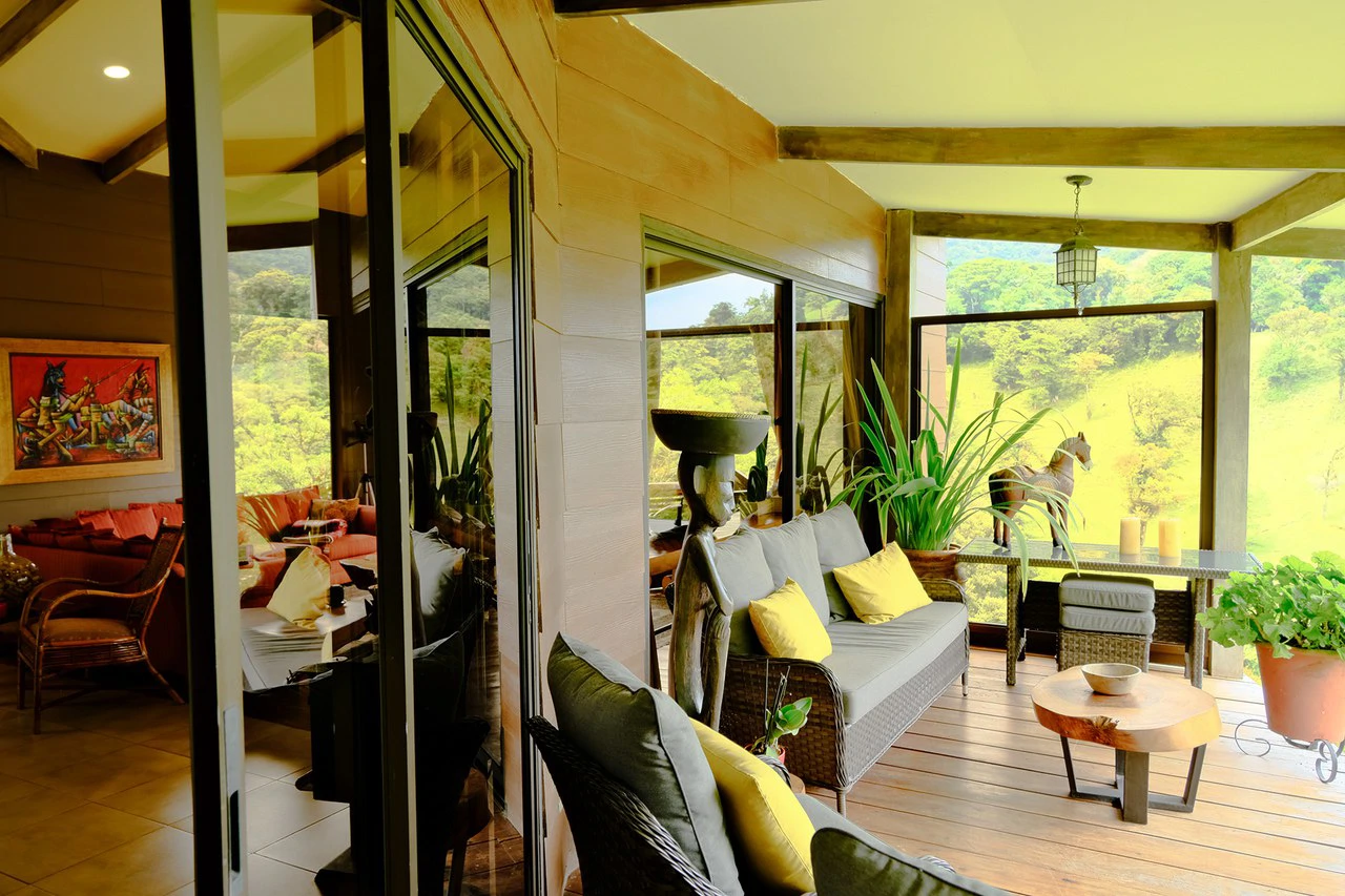 Hidden Paradise in Monteverde. Sierra Verde SV0125: 5 Hectares with Spectacular Views, a Beautiful and Cozy Main House and Caretaker’s Home Just 10 Minutes from Monteverde - Gallery image 14