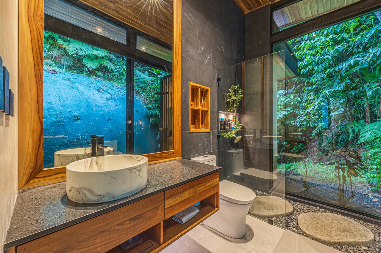 Casa Koules: Architectural 5-Bedroom Oceanview Estate in Prestigious Costa Verde Estates - Gallery image 11