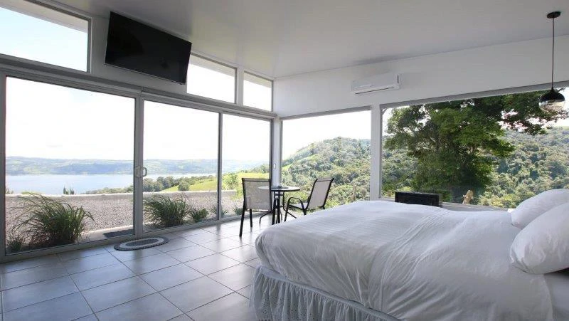 VOLCANO SUNRISE: Mountain top retreat overlooking Lake Arenal and 3 volcanoes - Gallery image 16