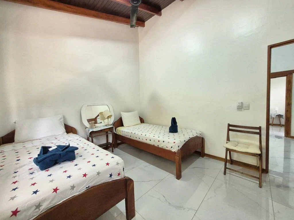 Casa Verde Norouz: Renovated 2-Bedroom Home with Independent Guest Cottage Just 3 Minutes from Sámara - Gallery image 20