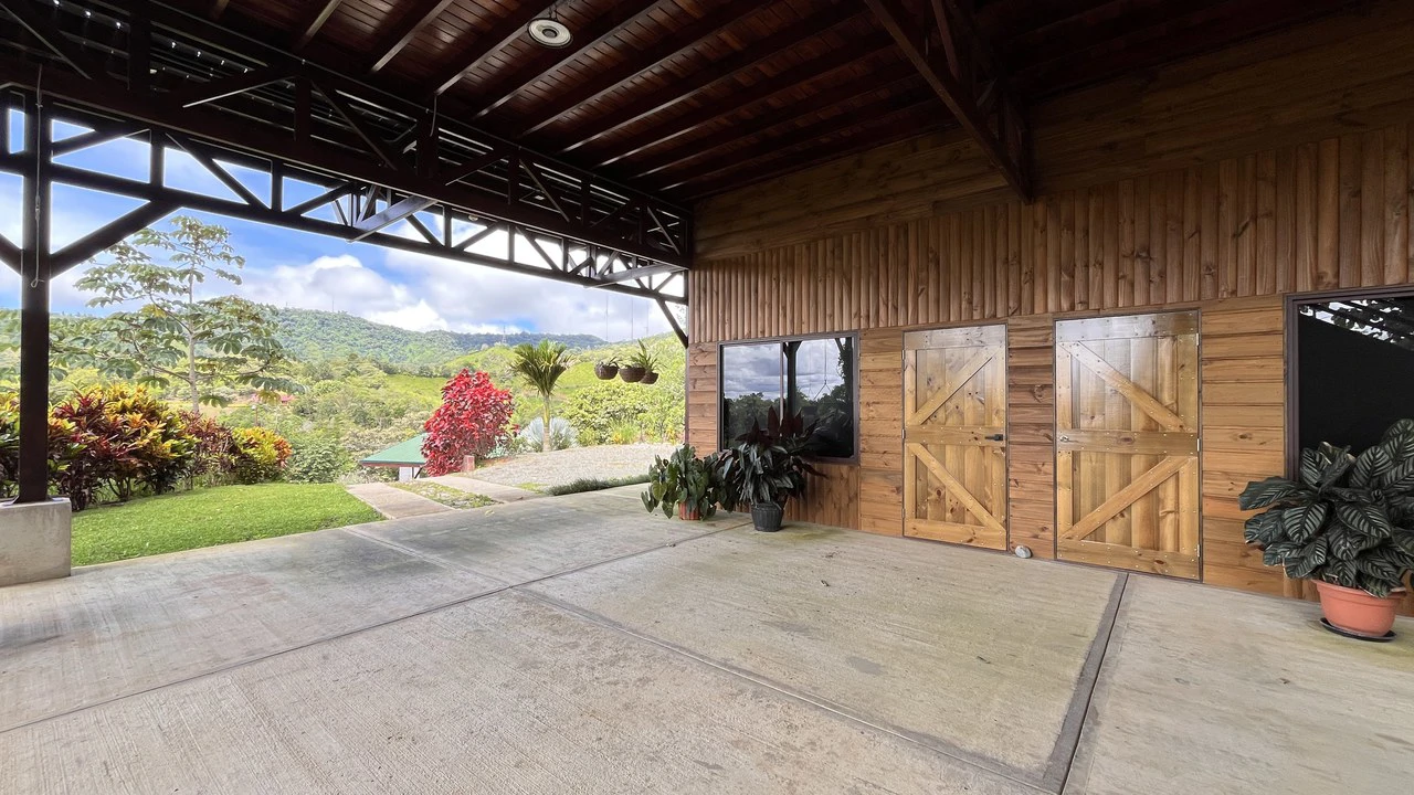 Mountain House For Sale in San Isidro del General - photo 26