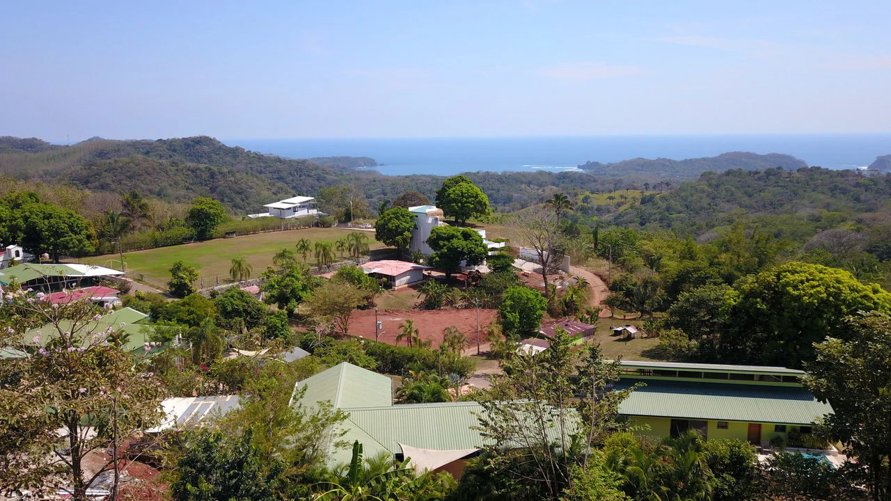 Casa Paramojito: Casa Paramojito – Charming 2-Bedroom Tropical Home with Pool & Ocean Views, 10 Minutes from Sámara - Gallery image 2