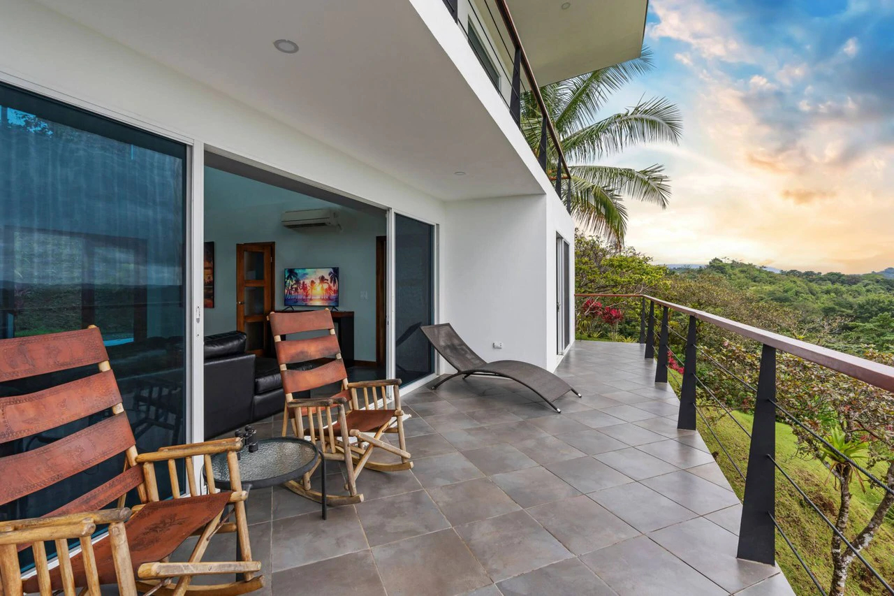 Casa Sol: Exceptionally Private Home with Panoramic Ocean, Mountain & Sunset Views - Gallery image 4