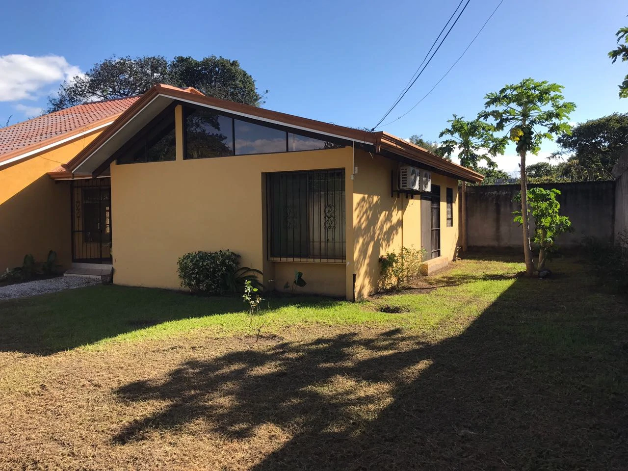 LUXURY HOUSE FOR SALE AND RENT IN LIBERIA: Beautiful luxury home in Liberia, Barrio La Cruz, in excellent location, very safe and quiet - Gallery image 3