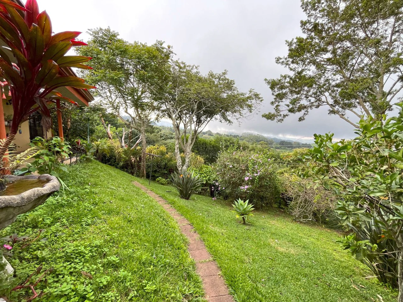 Hillside House with breathtaking Panoramic Valley Views in Santa Bárbara, Heredia: Tranquil Hillside Home - Gallery image 14