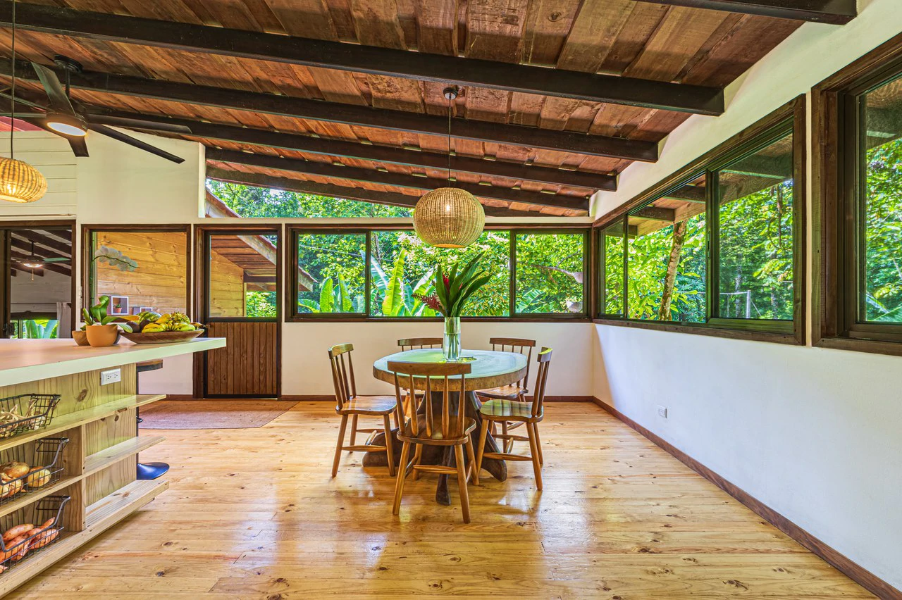 A Jungle House Built of Wood & River Dreams - Gallery image 33