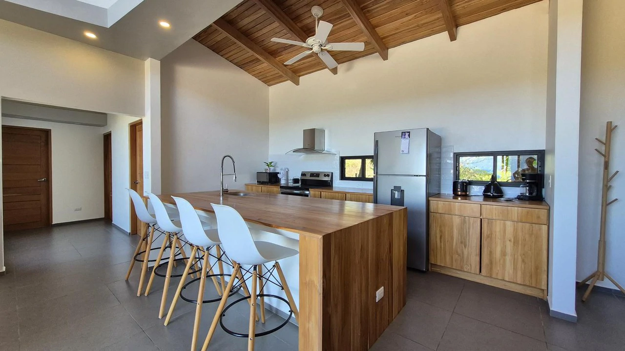 Casa Happy Eden: Elegant Ocean View Villa with Infinity Pool in Exclusive Boca del Toro – minutes from Carillo Beach - Gallery image 9