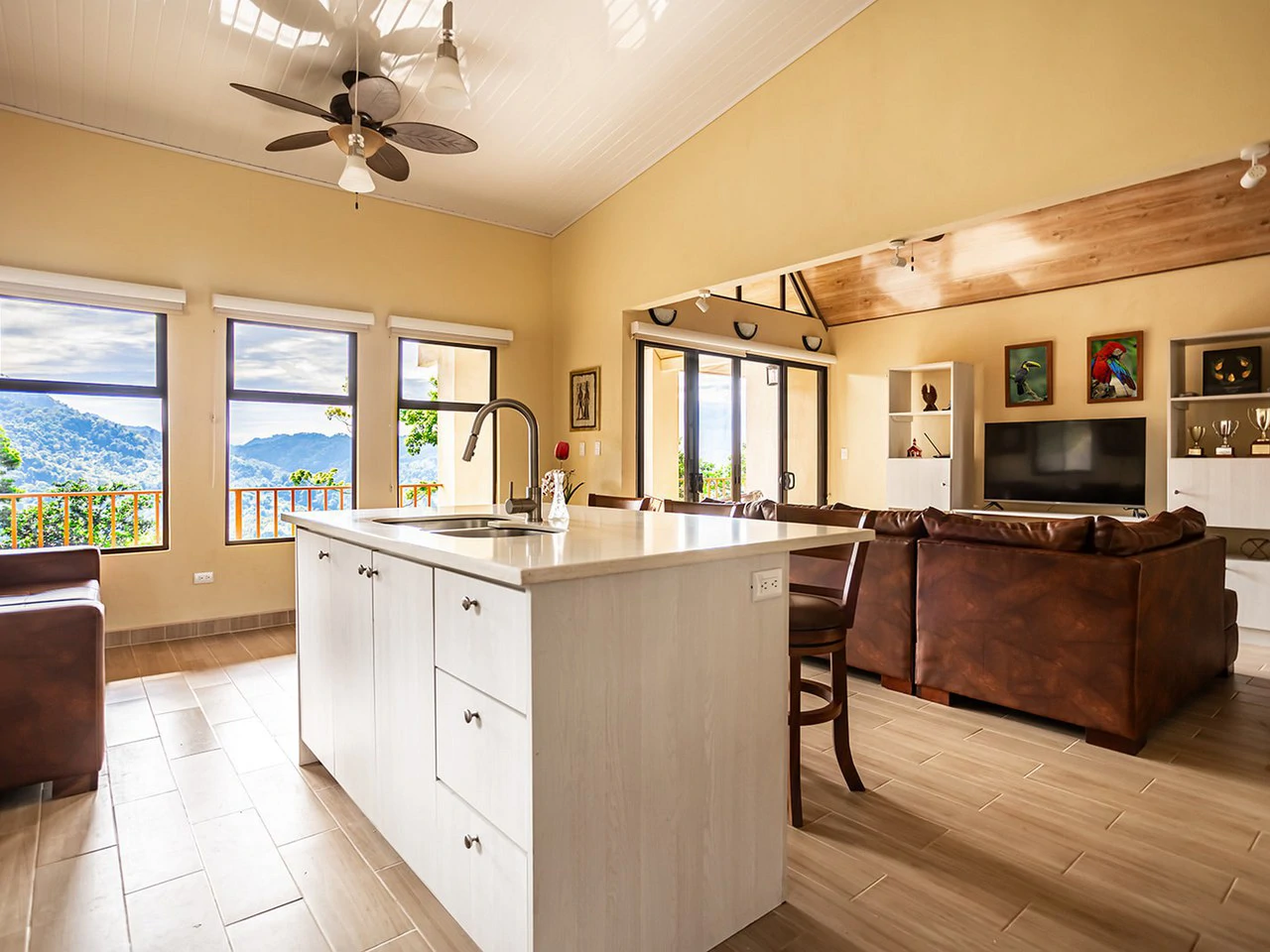 11.25 ACRES- 4 Bedrooms, Two Homes, Panoramic Ocean & Mountain Views With Stream, 30+ Fruit Trees, 40 Minutes to Quepos!!! - Gallery image 36