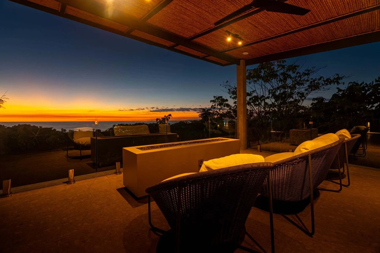 Casa Moon Diablo: Iconic Ocean View Luxury Estate with Infinity Pool, Rooftop Patio, Gym & Sauna in Manuel Antonio - Gallery image 16