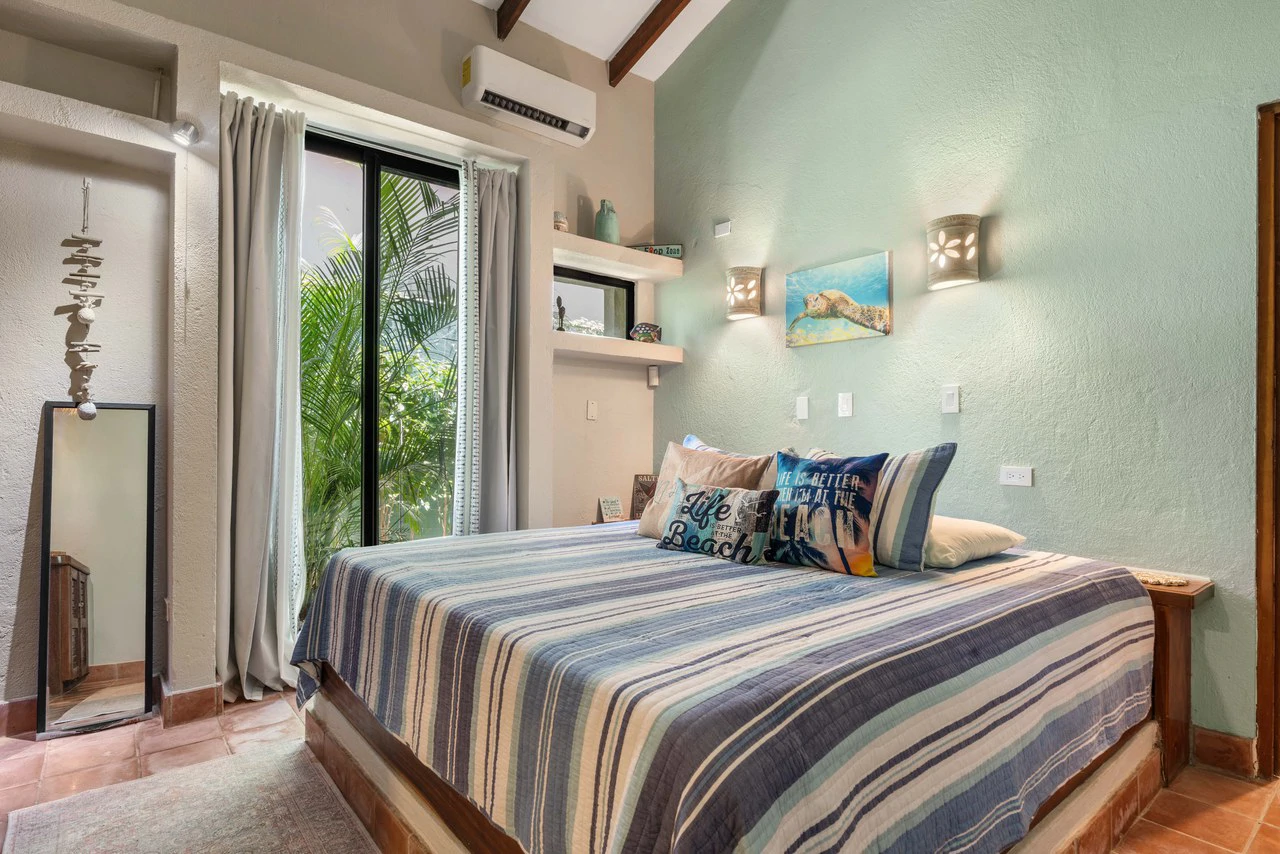 Casa El Coco: Modern Beach Retreat Steps from the Sand in Palm Beach Estates - Gallery image 7