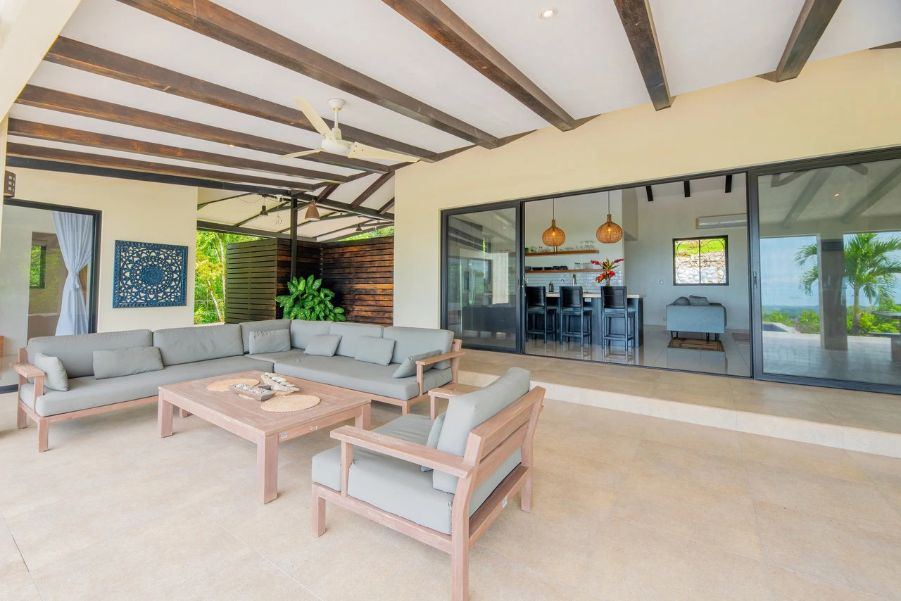 6.45 ACRES – 3 Bedroom Luxury Ocean View Home Surrounded By Vibrant Rainforest And Wildlife!!! - photo 20