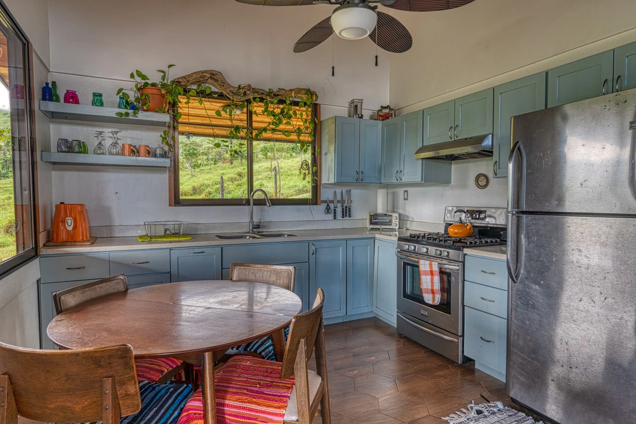 5 Bedroom Mountain Retreat Minutes from the Beach Platanillo Costa Rica - Gallery image 59