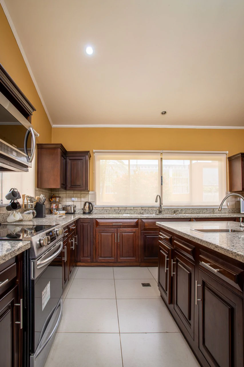 Modern Furnished Home Just 5 Minutes from Downtown Grecia - Gallery image 12