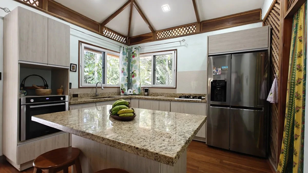 ID 1055: Elevated Jungle Residence on Expansive Riverfront Jungle Land - Gallery image 3