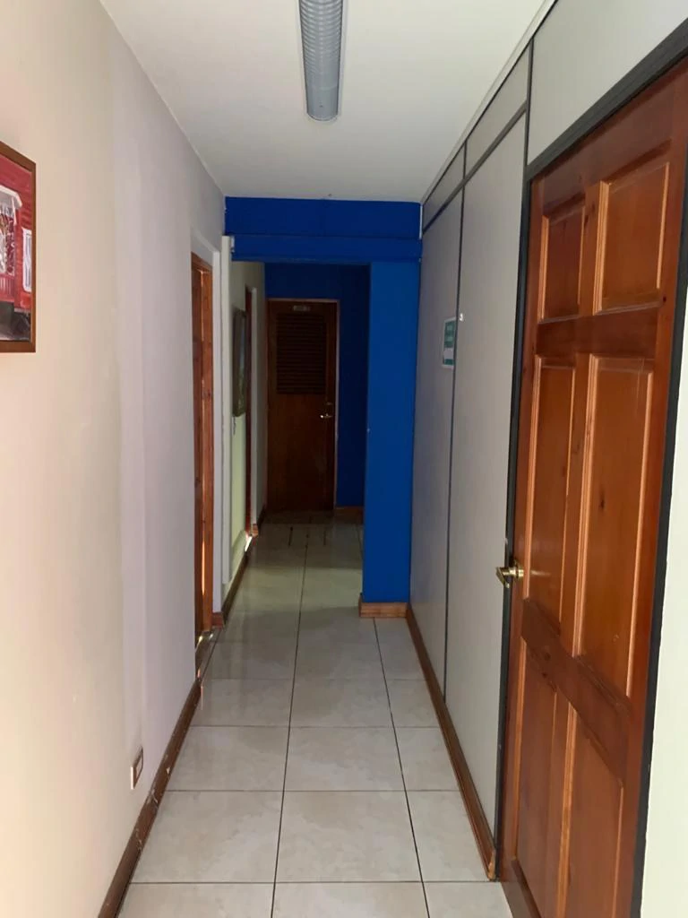 Building in Los Yoses - Three-level ready-to-operate - Gallery image 7