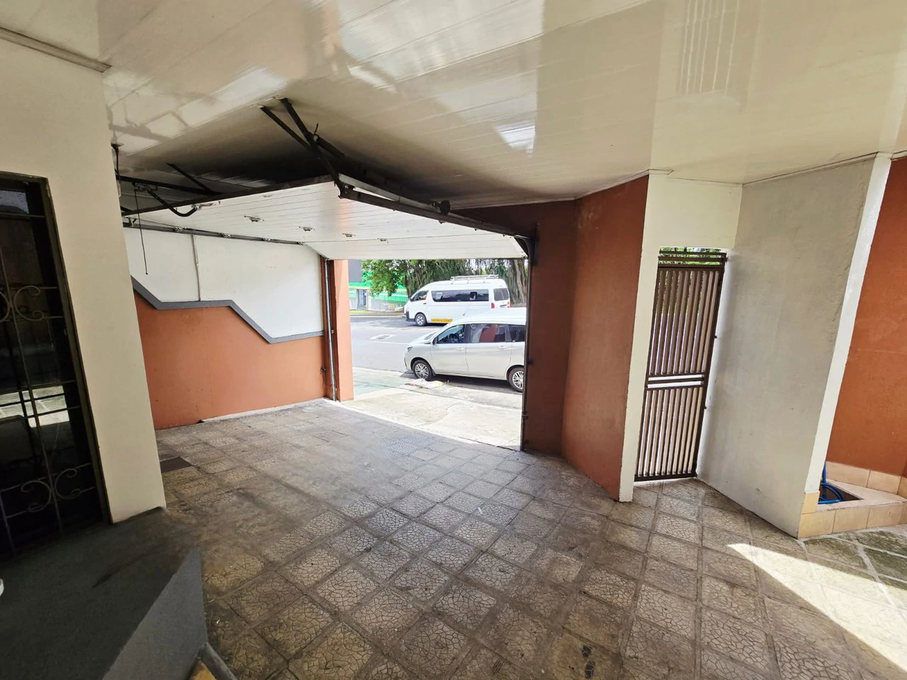 LARGE HOUSE FOR SALE IN MERCEDES NORTE, HEREDIA - Gallery image 3