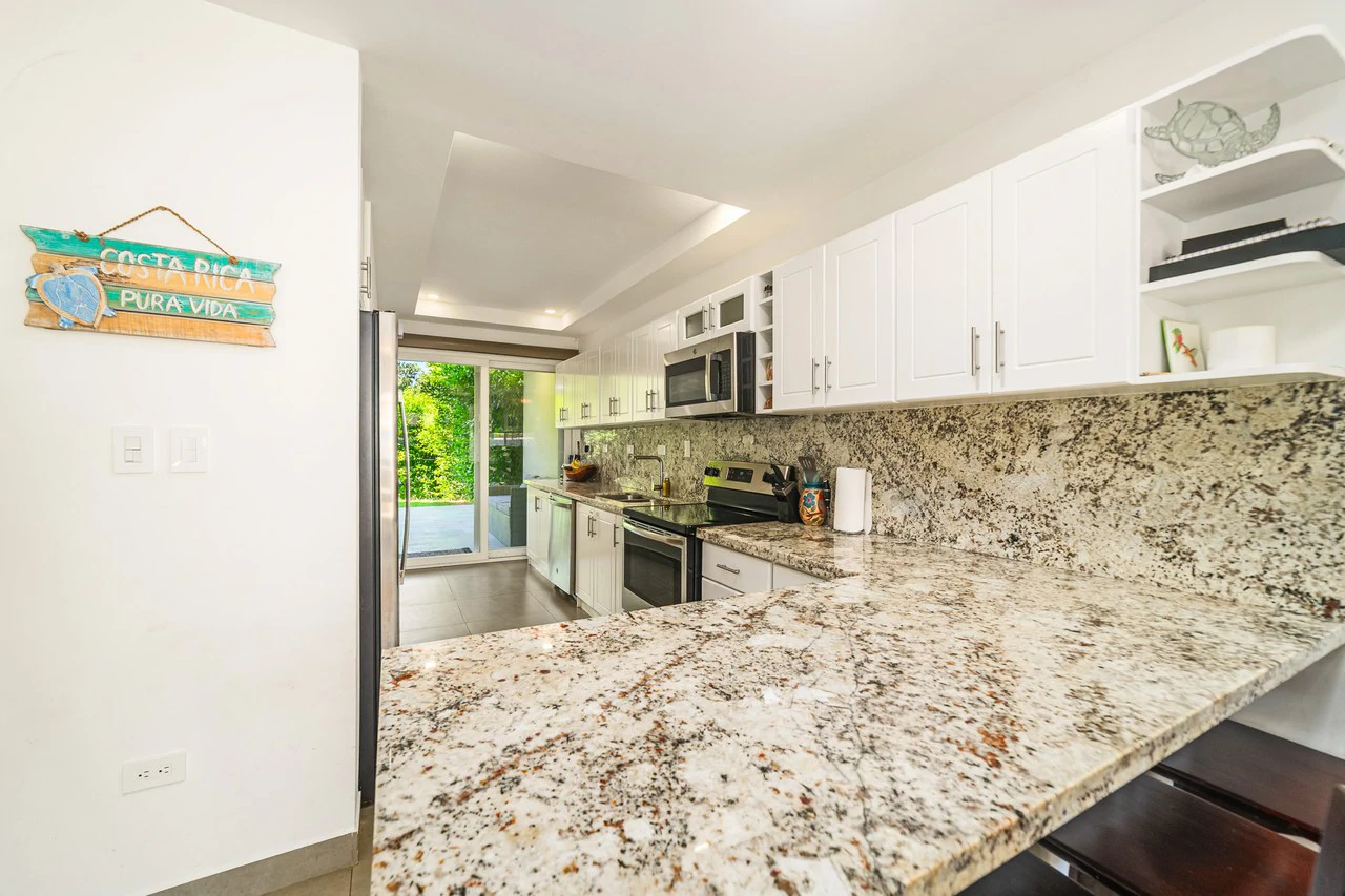 Jacarandas #11: Elegant Townhouse Minutes from the Beach - Gallery image 15