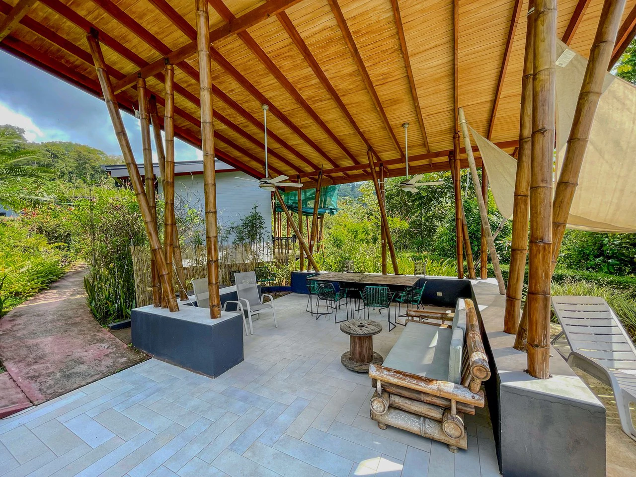 2.24 ACRES – 7 Bedrooms Ocean View Boutique Hotel With Two Pools, 5 Minutes to Uvita, Multiple Rental Options!! - Gallery image 8