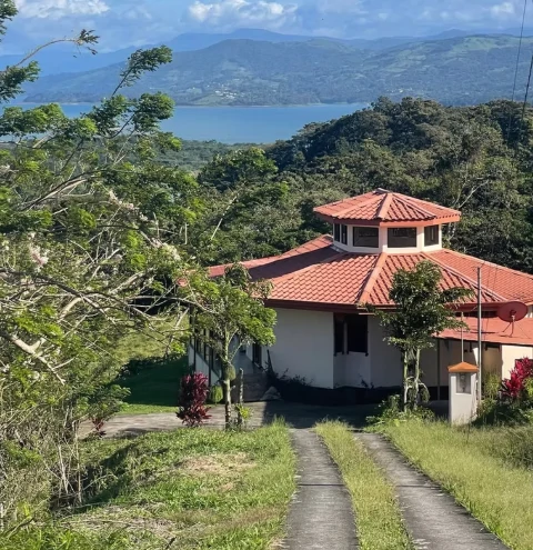 MOUNTAIN BREEZE VILLA