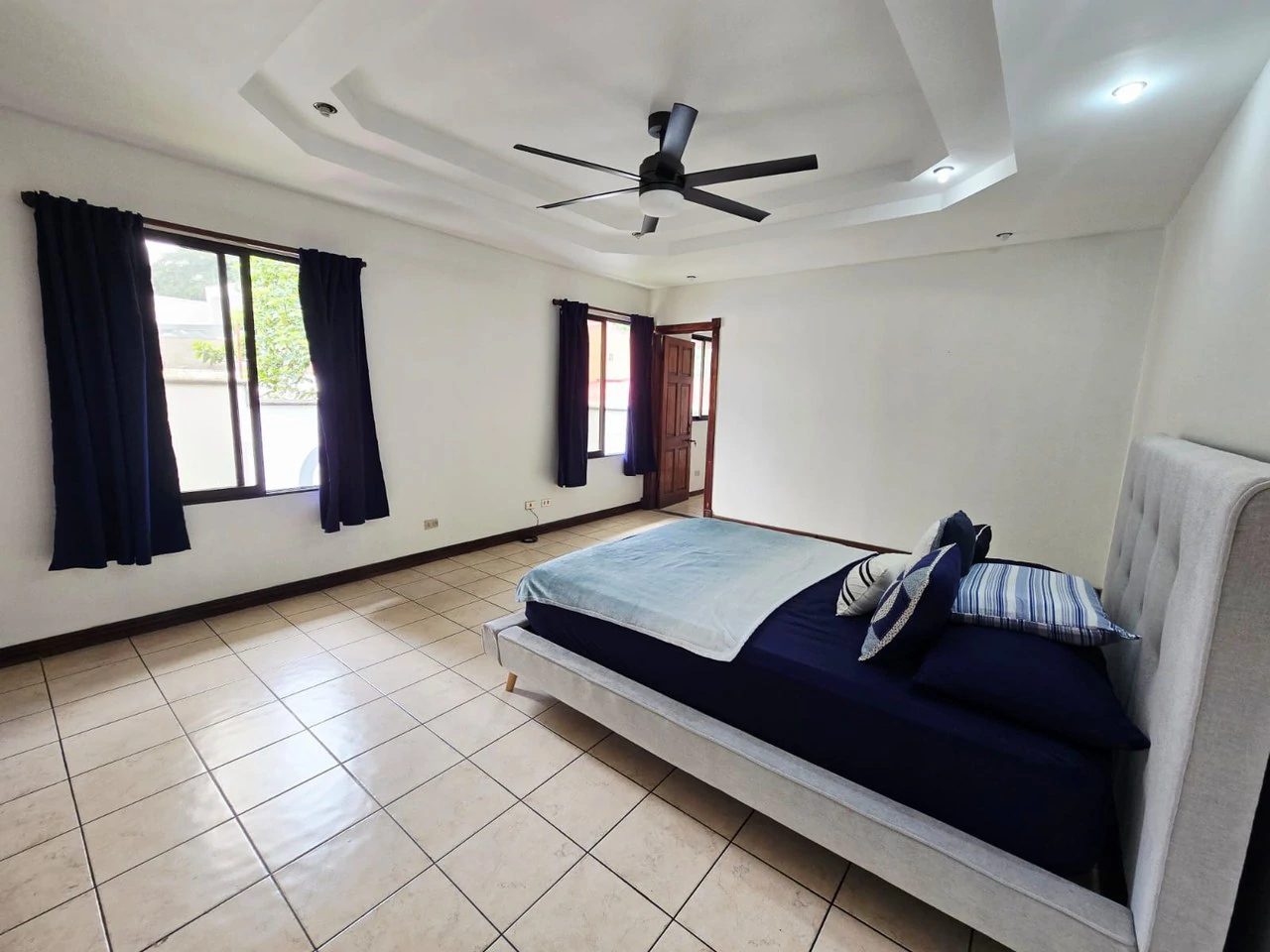LARGE HOUSE FOR SALE IN MERCEDES NORTE, HEREDIA - Gallery image 42