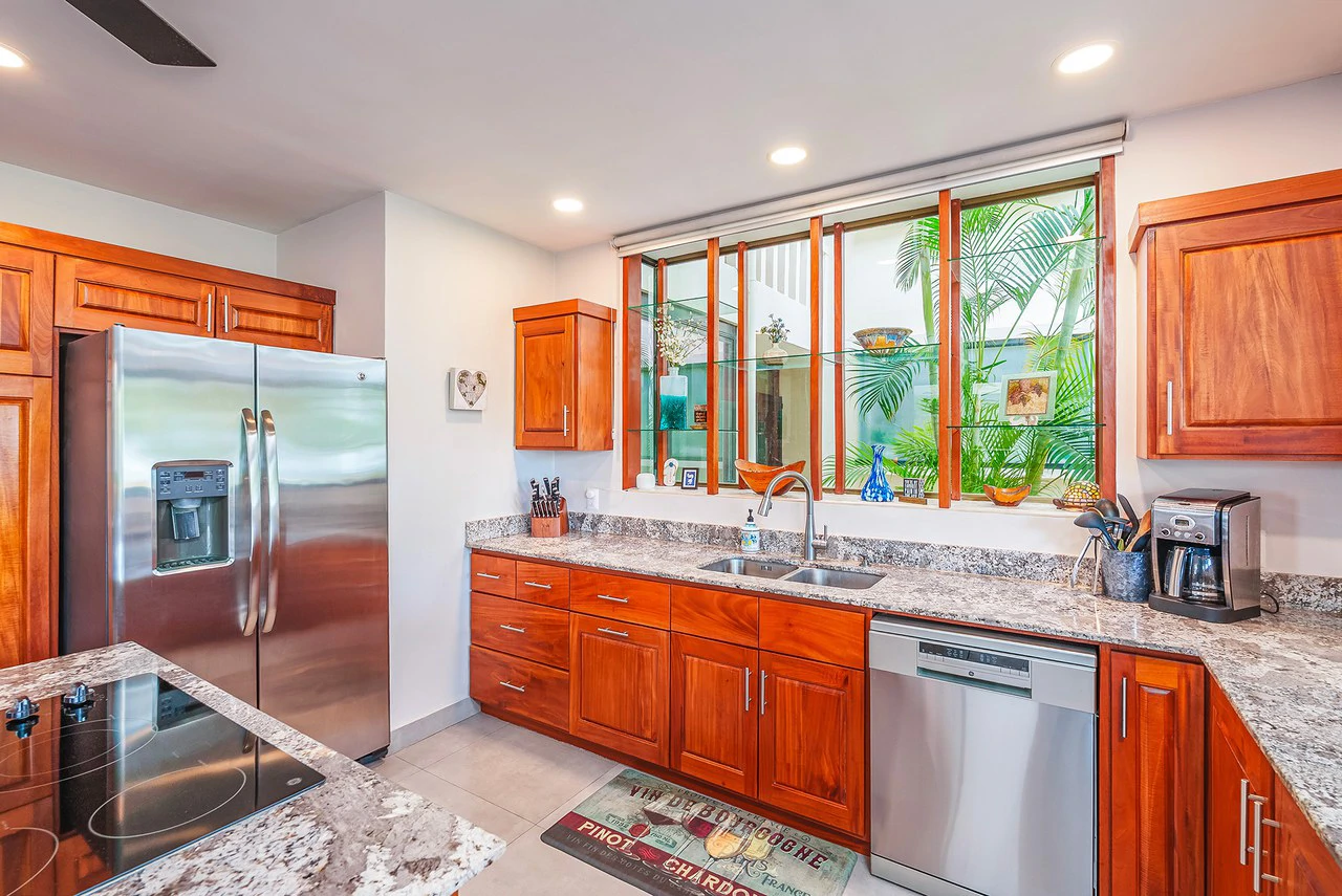 Las Brisas #15: Beachfront Condo With Luxury Upgrades & Unparalleled View - Gallery image 11