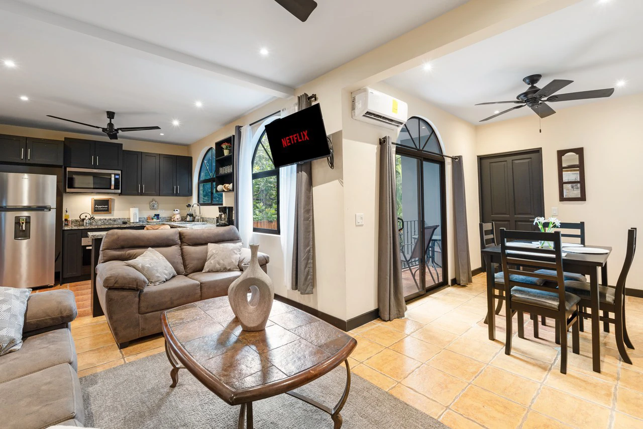 Laughing Gecko Suites: Beach Suites / Boutique Hotel For  Sale - Gallery image 25