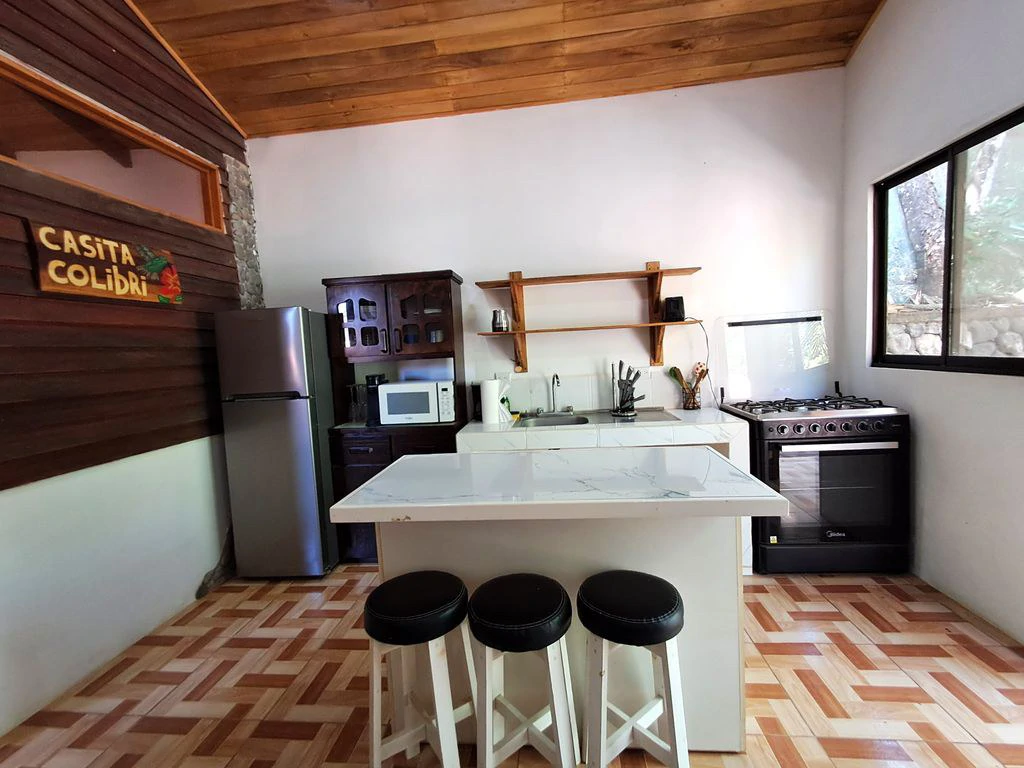 Casa Colibri: Tropical Home with Casita, Pool & Prime Buenavista Location - Gallery image 14