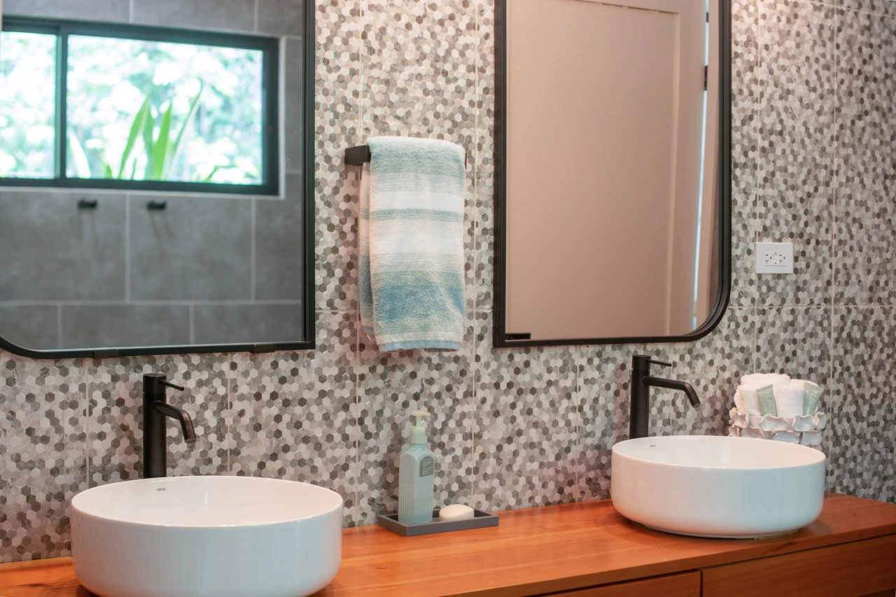 Casa Oropéndula: Modern Jungle Home for Sale Near Dominical, Costa Rica | 3BR, 2.5BA, 3.44 Acres with Creek - Gallery image 32